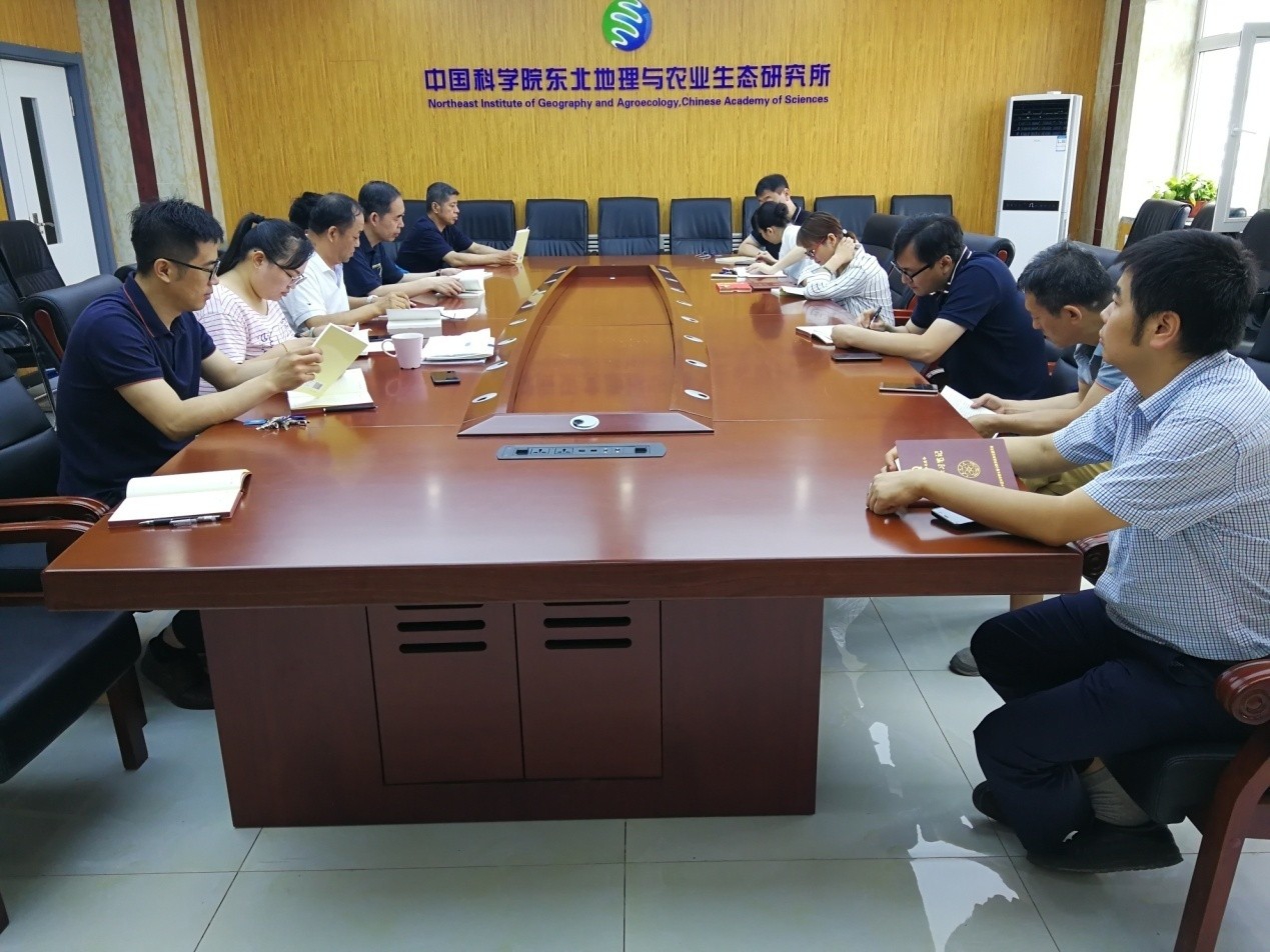 哈區(qū)機(jī)關(guān)黨支部召開(kāi)“不忘初心、牢記使命”主題教育學(xué)習(xí)會(huì)議